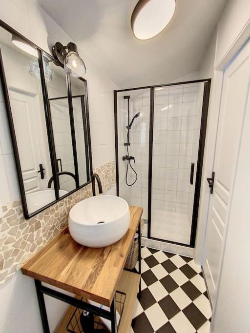 Bienvenue A La Tatoo Room Bourgoin-Jallieu ภายนอก รูปภาพ