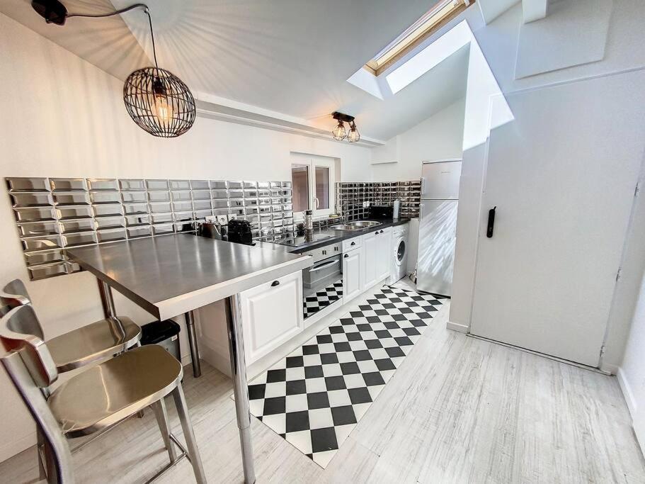 Bienvenue A La Tatoo Room Bourgoin-Jallieu ภายนอก รูปภาพ